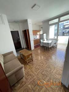 Novi Sad, Bulevar Cara Lazara  stan 57m2 HITNO!